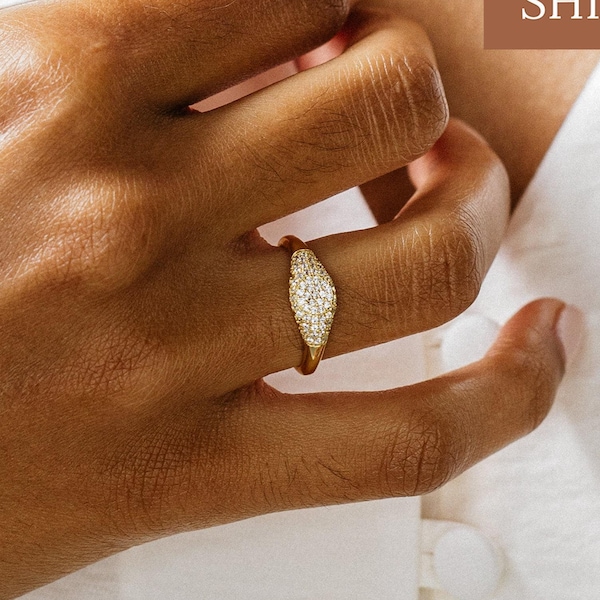 Anillo de sello pavé de Caitlyn Minimalist • Anillo de sello de diamantes • Anillo para el dedo meñique • Imprescindible • Regalo para ella • RR009