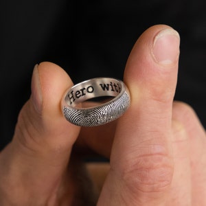 Anillo de huellas dactilares personalizado • Joyería para hombre • Alianza de bodas grabada para él • Joyería conmemorativa hecha a mano • Regalo del Día del Padre para él • RM29b