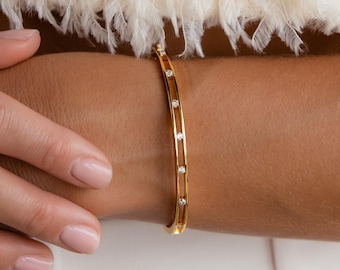 【関税・送料無料】Caitlyn Minimalist★Lace Diamond バングル Lace Diamond Bangle by Caitlyn Minimalist • Dainty Diamond