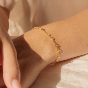 Minimalist Paperclip Bracelet by Caitlyn Minimalist • Stackable Link Chain Bracelet in Gold and Silver • Perfect Gift for Her • BR034