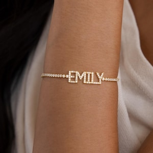 Pulsera de tenis con nombre pavé de Caitlyn Minimalist • Pulsera personalizada con dije de letra de diamante • Joyería vintage • Regalo de aniversario para esposa • BM72