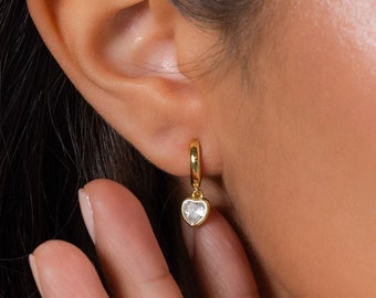 Caitlyn Minimalist Diamond Drop Huggiesピアス Diamond Drop Huggie Hoop Earrings for Wedding | Caitlyn