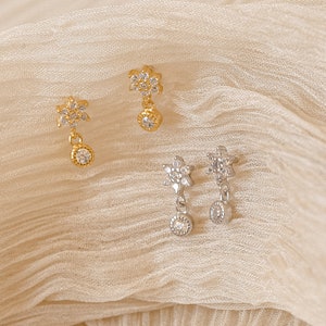 Dainty Flower Stud Earrings by CaitlynMinimalist • Diamond Flower Drop Earrings • Minimalist Jewelry • Mother Daughter Gift • ER027