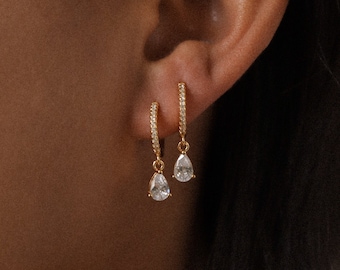 Pendants d'oreilles diamants par Caitlyn Minimalist • Boucles d'oreilles pendantes Huggie Pave • Boucles d'oreilles de mariage parfaites, boucles d'oreilles de mariée • ER117