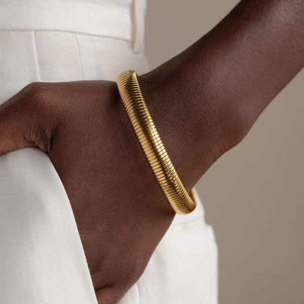 Pulsera rígida gruesa con diseño de serpiente de Caitlyn Minimalist • Pulsera apilable gruesa de oro para mujer • Joyería minimalista • Regalo para novia • BR095