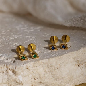 Brincos geométricos com pedra de nascimento e costas retas da Caitlyn Minimalist • Brincos personalizados com pedras preciosas • Joias minimalistas • Presentes para a mãe • ER615