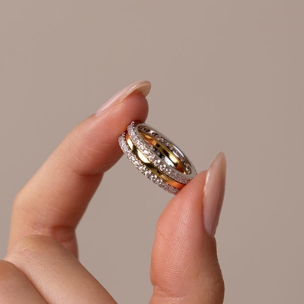 Set di anelli eternity in metalli misti di Caitlyn Minimalist • Anello eternity in oro e argento con diamanti • Gioielli da sposa • Regalo per la mamma • RR206
