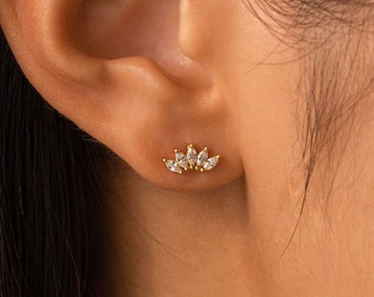 Marquise Diamant Blumen Ohrringe von Caitlyn Minimalist • Elegante Blumen Ohrstecker, Perfekter Hochzeitsschmuck • Brautgeschenke • ER272