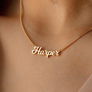 Colar com nome personalizado por Caitlyn Minimalist • Colar de camadas personalizado • Presente de aniversário • Joia com nome personalizado • Presente para esposa • NH65F97