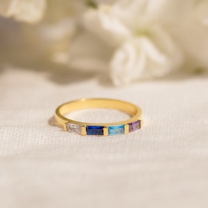 Geburtsstein-Baguette-Ring von CaitlynMinimalist Personalisierter Edelstein-Stapelring Individueller Kristallring Jubiläumsgeschenk für Mama RM104 Bild 5