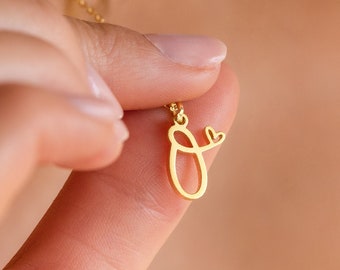 Initiale Herz-Halskette von Caitlyn Minimalist • Personalisierte Buchstaben-Halskette in Gold, Silber, Rose • Handgefertigte personalisierte Geschenke für Sie • NM13
