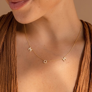 Collar Pavé para Mamá de Caitlyn Minimalist • Delicado collar con letras de diamantes en oro y plata • Joyas para madres • Regalos para mamás primerizas • NR174