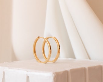 Big Hoops • Gold Hoop Earrings by CaitlynMinimalist • Medium Gold Hoops • Perfect Gift for Her • Bridesmaid Gifts • ER025