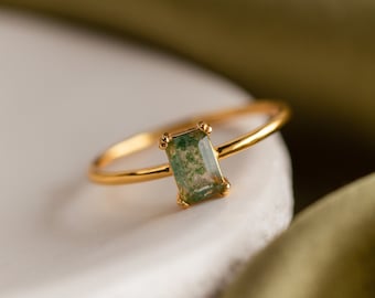 Agate Emerald Ring by Caitlyn Minimalist • Green Crystal Birthstone Ring • Vintage Art Deco Jewelry • Promise Ring, Girlfriend Gift • RR086