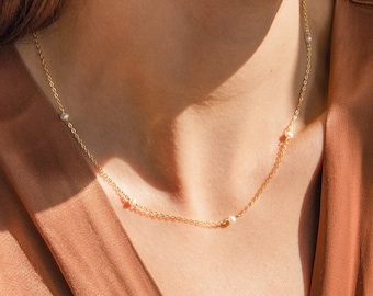 Collar Dainty Pearl Station de Caitlyn Minimalista • Collar de capas de cuentas de perlas para mamá • Joyería de boda, regalo de dama de honor • NR107