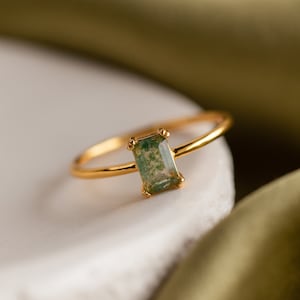 Anillo de ágata esmeralda de Caitlyn Minimalista • Anillo de piedra de nacimiento de cristal verde • Joyería Art Déco vintage • Anillo de promesa, regalo de novia • RR086