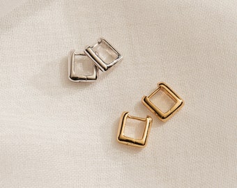 Link Huggie Earrings by Caitlyn Minimalist • Geometric Square Hoop Earrings • Minimalist Dainty Huggie Hoops • Perfect Gift for Mom • ER211