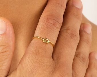 Knotenring • Pinky Ring • Stapelring aus Gold • Schlichter Ring • Minimalistischer Ring • Geschenk für Sie • Freundschaftsring • RR032