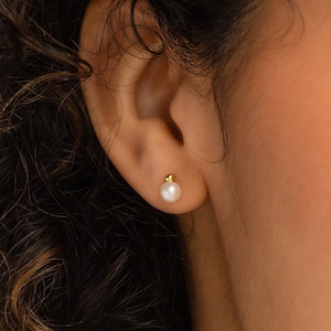 Classic Pearl Stud Earrings by Caitlyn Minimalist • Delicate Pearl Gemstone Studs in Gold • Dainty Bridesmaid Jewelry • Gift for Her • ER524