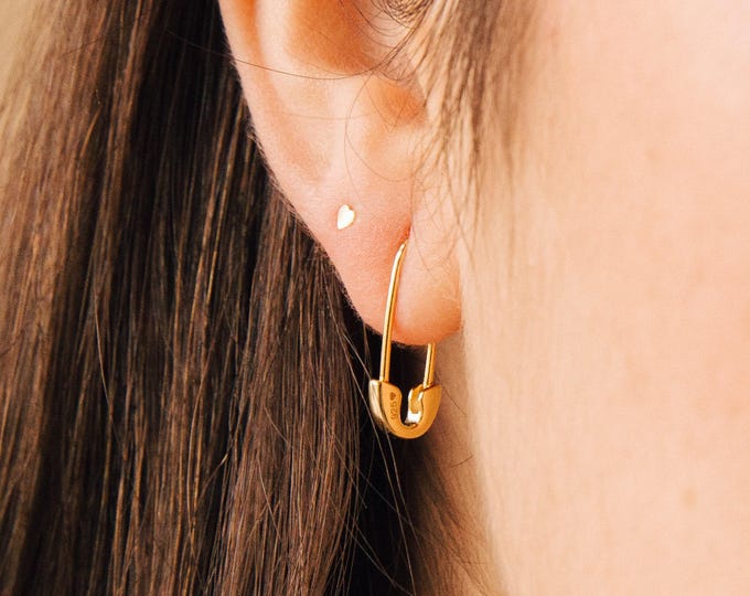 Safety Pin Earrings by Caitlyn Minimalist • Unique Hoop Earrings in Gold & Silver • Minimalist Jewelry • Birthday Gift for Her • ER087