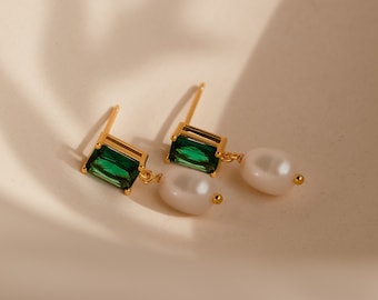 Emerald & Pearl Drop Earrings by Caitlyn Minimalist • Green Art Deco Stud Earrings • Dainty Vintage Emerald Jewelry • Gift for Her • ER375