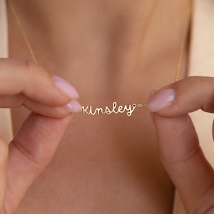 Collar con nombre personalizado de Caitlyn Minimalist • Collar delicado en capas • Joyería delicada con dije de nombre • Regalo de cumpleaños para ella • NM03F106