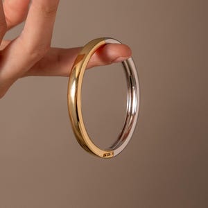 Brazalete de metal mixto de Caitlyn Minimalist • Brazalete grueso con bisagras • Brazalete de dos tonos • Joyería llamativa • Regalo para esposa • BR134