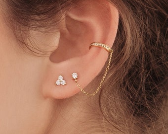 Puces d'oreilles trio de diamants pour un look minimaliste • Boucles d'oreilles en diamants délicats • Parfaites à associer avec n'importe lequel de vos ensembles • ER023