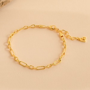 Minimalist Paperclip Bracelet by Caitlyn Minimalist • Stackable Link Chain Bracelet in Gold & Silver • Perfect Gift for Her • BR034