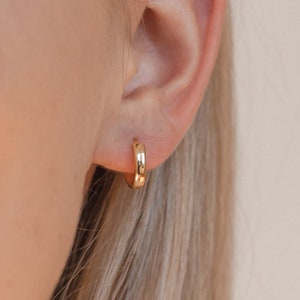 EDITOR II Huggie Earrings by Caitlyn Minimalist • Most Favorited Huggie Hoop Earrings • Perfect Simple Earrings For Her • ER042