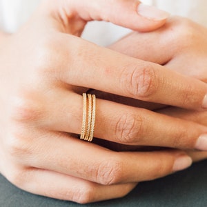 Dünner Eternity Ring von Caitlyn Minimalist • Volles Eternity Band • Verlobungsring • Jubiläumsring • Trauring • Stapelring • RR012