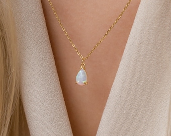 Tropfen Opal Halskette von CaitlynMinimalist • Zierliche Halskette • Opal Schmuck mit Tropfen Anhänger • Geschenk für Frau • NR114