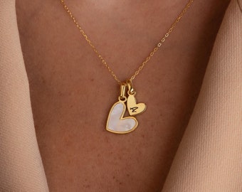 【大人気】CaitlynMinimalist★イニシャルハートロケット CaitlynMinimalistのパールイニシャルハートネックレス
