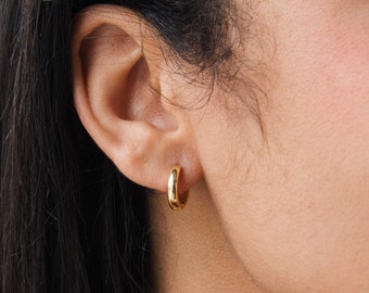 EDITOR II Huggie Earrings by Caitlyn Minimalist • Most Favorited Huggie Hoop Earrings • Perfect Simple Earrings For Her • ER042