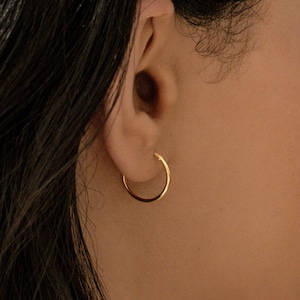 Petites créoles fines en or par Caitlyn Minimalist Créoles sans fin Créoles dorées délicates Boucles d'oreilles minimalistes Cadeau pour elle ER173 18K GOLD