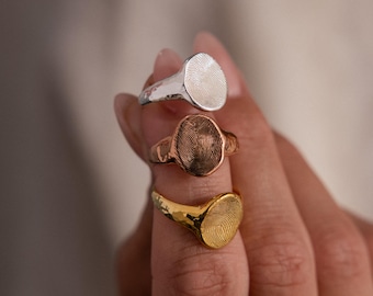 Chevalière bio avec empreintes digitales par Caitlyn minimaliste • Bague décorative gravée • Bijoux commémoratifs personnalisés • Cadeau personnalisé • RM202NI