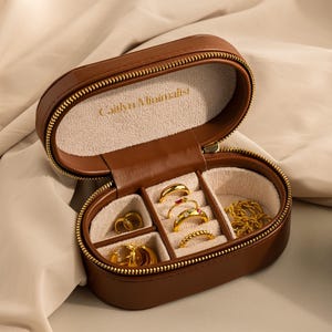 Ovale leren sieradendoos van Caitlyn Minimalist • Compacte sieradenreisetui • Snuisterijdoosje • Verjaardagscadeau voor hem • XR095