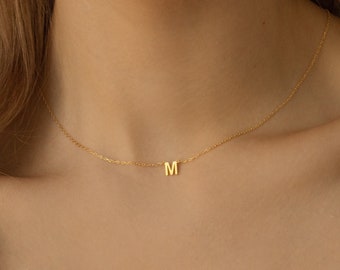 Sierlijke eerste ketting van Caitlyn minimalistisch • Aangepaste brief charme ketting • Delicate gelaagdheid ketting • Verjaardagscadeau voor haar • NM54F77