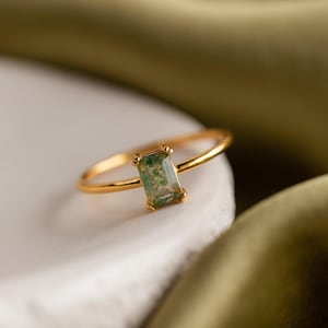 Agate Emerald Ring by Caitlyn Minimalist • Green Crystal Gemstone Ring • Vintage Art Deco Jewelry • Promise Ring • Anniversary Gift • RR086