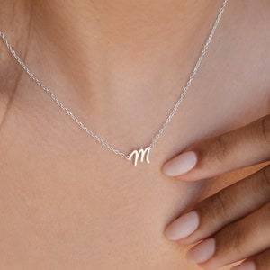Collar con inicial de Caitlyn Minimalist • Collar con letra personalizada en oro • Collar delicado en capas • Perfecto para uso diario • NM54F68
