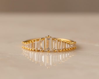 Anello Art Déco con diamanti di Caitlyn Minimalist • Anello cocktail in oro stile vintage • Anello di fidanzamento con lampadario di cristallo • Regalo per lei • RR106
