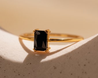 Schwarzer Onyx Baguette Ring von Caitlyn Minimalistisch • Edelstein Ring im Smaragdschliff • Vintage Stil Schmuck • RR115