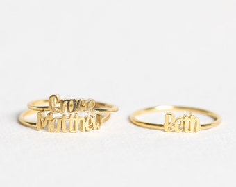 Bague prénom délicate par CaitlynMinimalist • Bague prénom personnalisée • Cadeau parfait pour une nouvelle maman • Cadeau d'anniversaire personnalisé • RM69F98