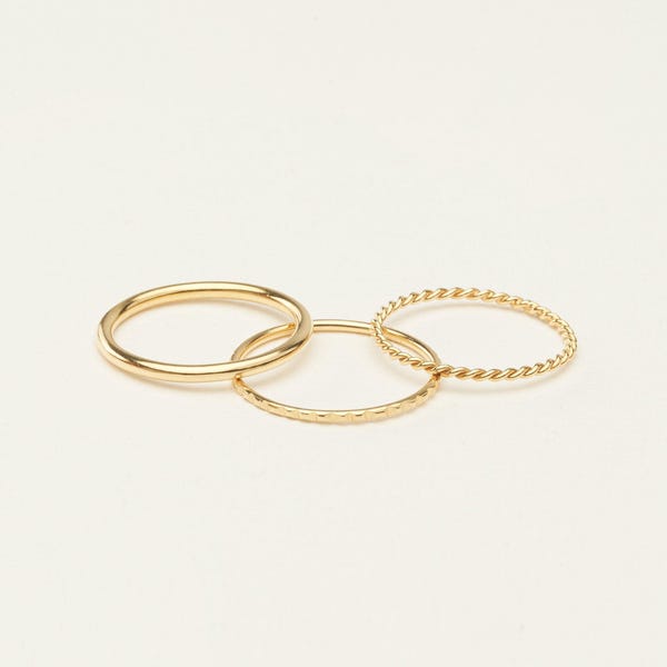 Tunna stapelringar • Set om 3: Midiring, Twistring, Fodrad ring • Skårad ring • Tunna guldringar • Lillfingerring • Födelsedagspresenter • RR070