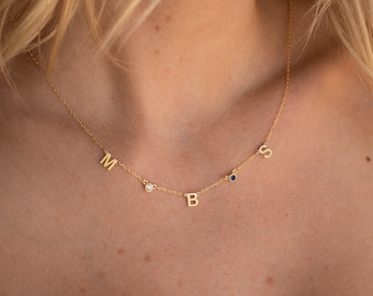 Collar con letras de piedras preciosas personalizado de CaitlynMinimalist • Collar con inicial de piedra de nacimiento • Joyería con nombre • Regalo de cumpleaños para mamá • NM54F77