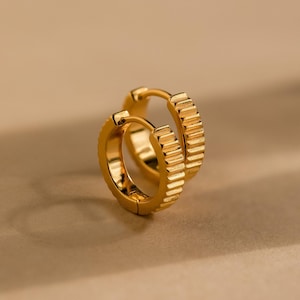 Boucles d'oreilles créoles côtelées Caitlyn Minimalist • Créoles épaisses dorées et argentées • Parfaites au quotidien • Cadeau d'anniversaire pour elle • ER334