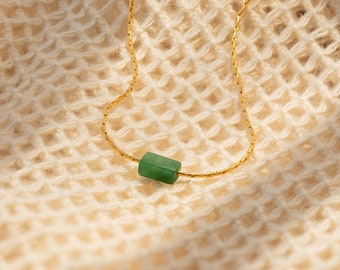 Zierliche Jade Bar Halskette von Caitlyn Minimalist • Grüne Edelstein Halskette • Minimalistische Layering Halskette • Beste Freundin Geschenk • NR150