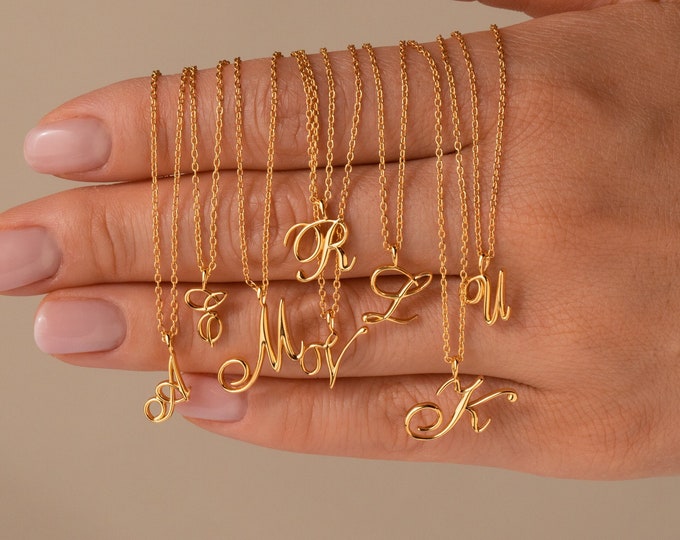 Script Initial Halskette von Caitlyn Minimalist • Zierlicher benutzerdefinierter Buchstabe Anhänger • Perfektes Geschenk für die Schwester • Personalisierte Geschenke für Sie • NR100