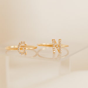 Anillo con inicial pavé • Anillo con letra de diamante en plata de ley, oro y oro rosa • Anillo con nombre personalizado • REGALOS PARA MADRE • RM71
