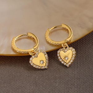 Diamant Herz Tropfen Huggies von Caitlyn Minimalist • Pave Creolen mit baumelndem Herz Anhänger • Kokette Schmuck • Freundin Geschenk • ER530
